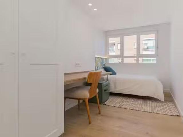 Encantador Habitación en Calle de la Isla de Ons, Fuencarral E.