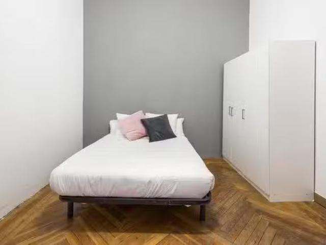 Encantador Habitación en Calle de los Jardines