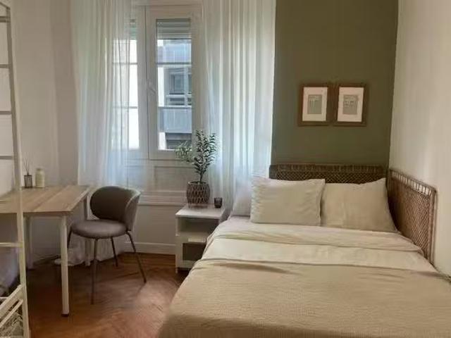 ¡En alquiler! Habitación en Calle de Menorca, Retiro