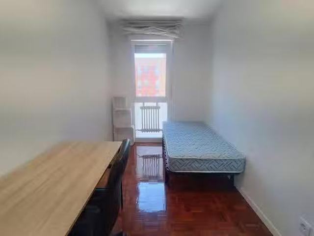 Bonito Habitación en Calle de Pedro Malón de Chaide, Ermitagañ.