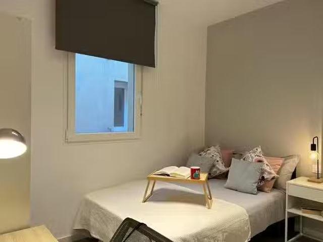 Único Habitación en Calle de Pradales, Lucero
