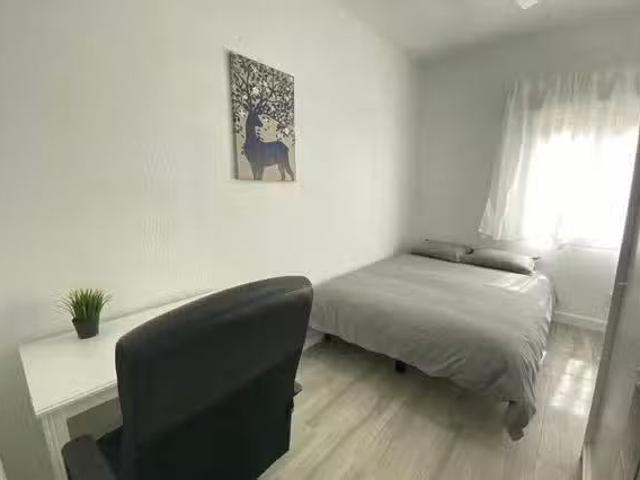 Bonito Habitación en Calle del Oasis, Villaverde Alto, C. H. d.