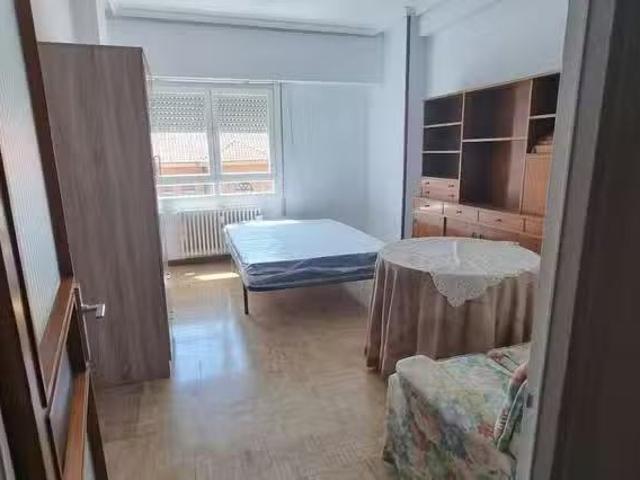 ¡Recién llegado! Habitación en Calle Doctor Camilo Calleja, Ca.