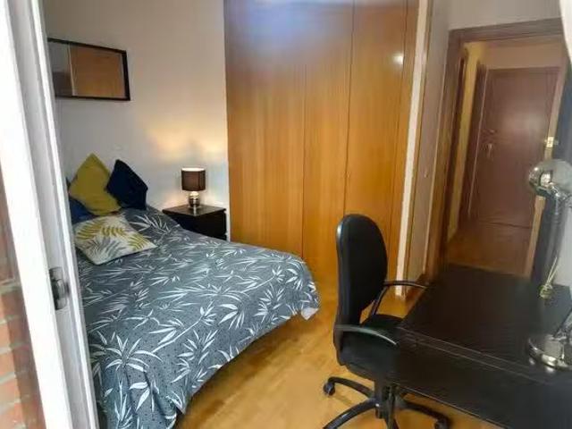 Barato Habitación en Calle Jorge Luis Borges, Junta Municipal 4