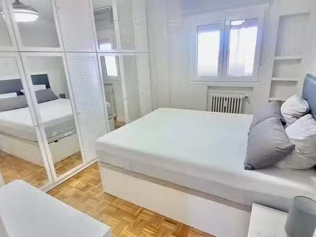 Barato Habitación en Calle Paredes de Nava