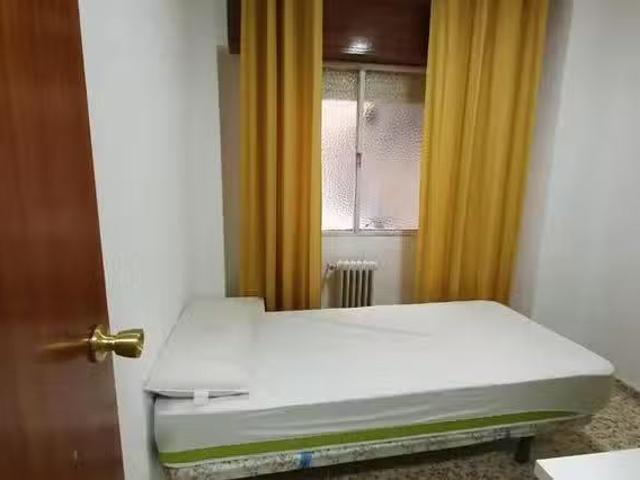 Bonito Habitación en Calle Pedro Antonio de Alarcón, Camino de.