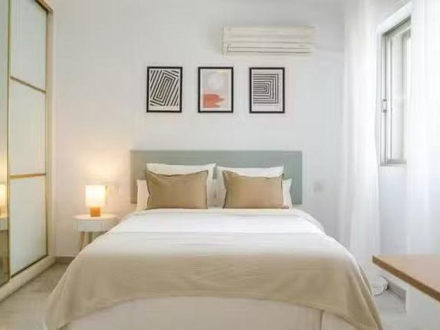Acogedor Habitación en Calle Reyes Católicos, Ensanche Diputac.