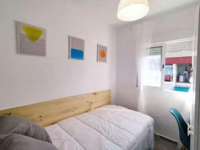 Encantador Habitación en Calle Ronda de Alfareros, Norte