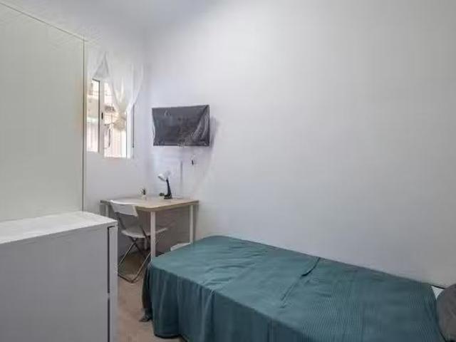 Barato Habitación en Calle Santa Áurea, Latina