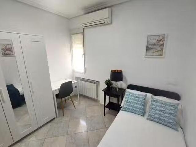 Bonito Habitación en Calle Sanz Raso, Puente de Vallecas