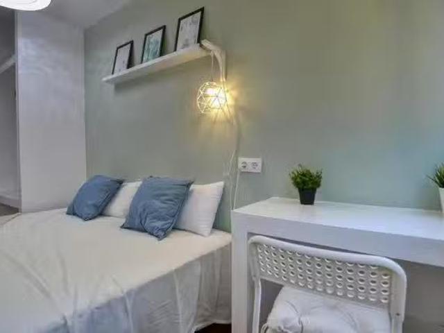 Acogedor Habitación en Calle San Lamberto, Ciudad Lineal