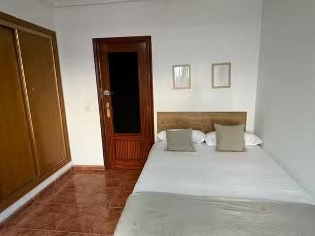 Acogedor Habitación en Carrer Campoamor, l'Amistat