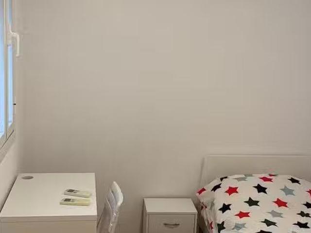 ¡Renta! Habitación en Carrer d'Àvila, El Parc i la Llacuna del.