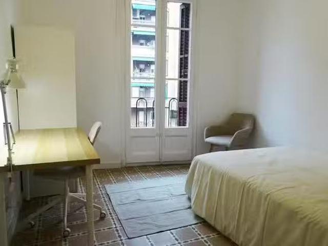 Barato Habitación en Carrer d'Aragó, El Camp de l'Arpa del Clot