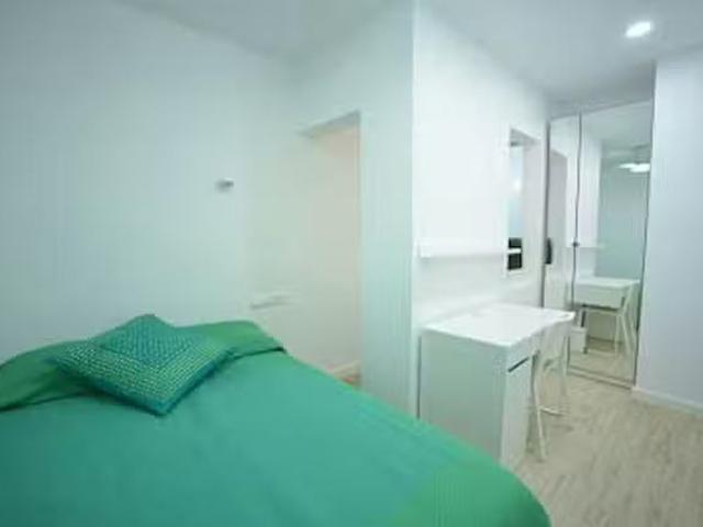Acogedor Habitación en Carrer de Bonsoms, Sants Badal