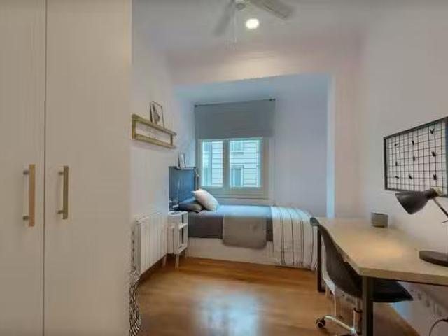 Bonito Habitación en Carrer de Balmes