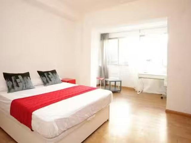 Acogedor Habitación en Carrer de González Tablas, Pedralbes
