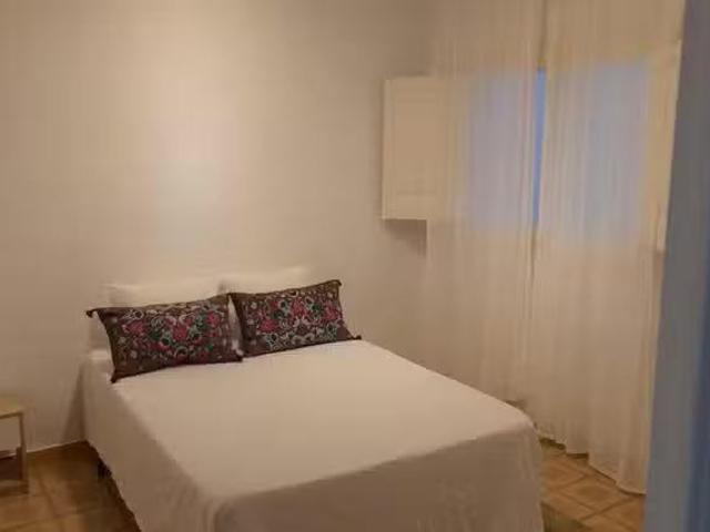 ¡Recién llegado! Habitación en Carrer de Girona, Dreta de l'Ei.