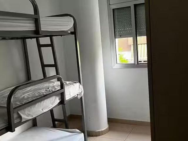 ¡En alquiler! Habitación en Carrer de Joan Maragall, Cesalpina