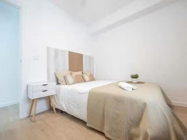 Encantador Habitación en Carrer de l'Arquitecte Arnau, Benimac.