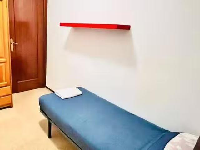 ¡Oferta! Habitación en Carrer de Nàpols, El Parc i la Llacuna.