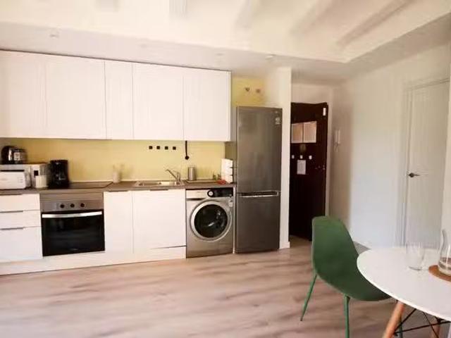 ¡Renta! Habitación en Carrer de Santa Madrona