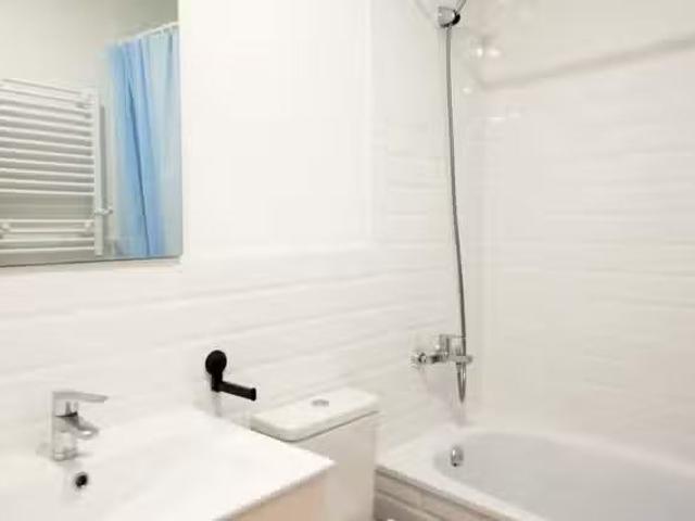 ¡En alquiler! Habitación en Carrer de Santa Madrona