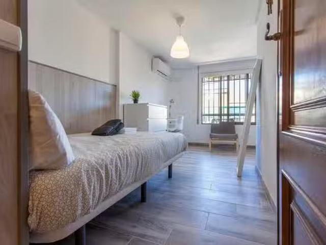 Acogedor Habitación en Carrer de Sèneca, L'Amistat
