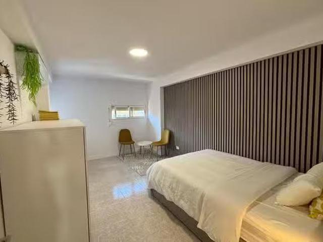 ¡Oferta! Habitación en Carrer de Rodrigo de Pertegás, Camins a.