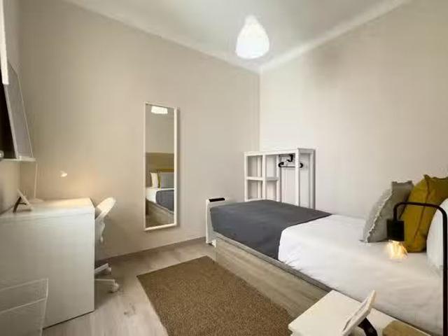 ¡Oferta! Habitación en Carrer de Verdi, La Salut