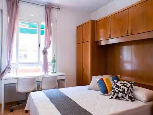 ¡Oferta! Habitación en Carrer del Comte Borrell