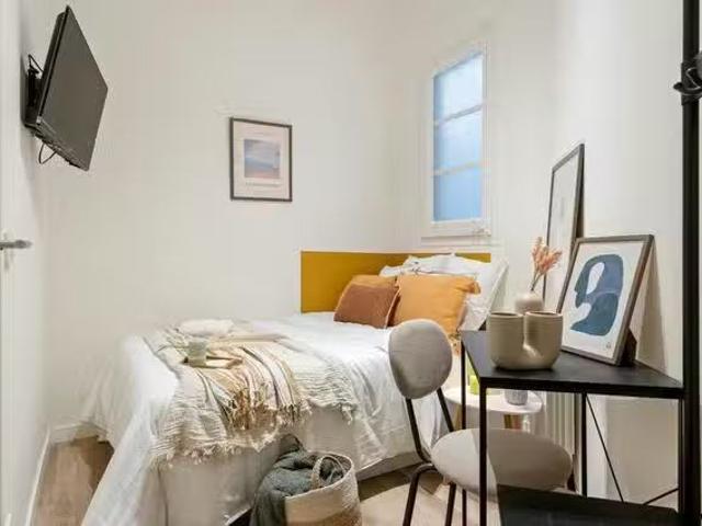 ¡Renta! Habitación en Carrer del Comte Borrell, L'Eixample