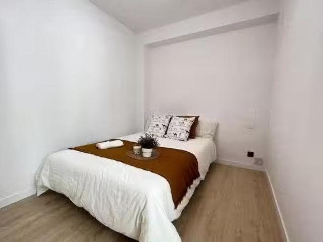 ¡Oferta! Habitación en Carrer del Reverend José Maria Pinazo.