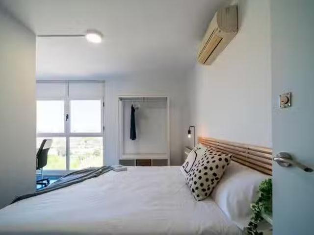 ¡En alquiler! Habitación en Carrer del Serpis