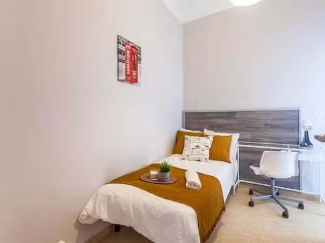 ¡Recién llegado! Habitación en Carrer d'Honorat Juan