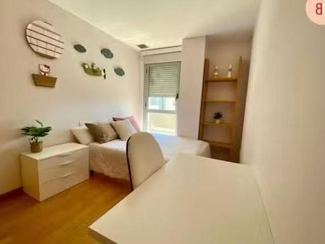 Único Habitación en Carrer Pintor Soler Blasco