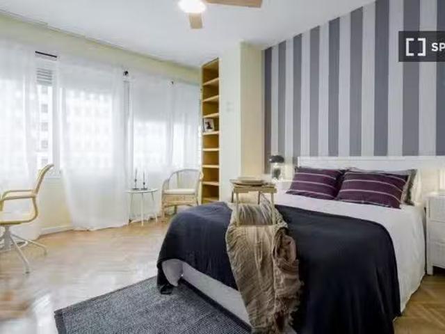 Bonito Habitación en piso compartido en Castillejos, Madrid