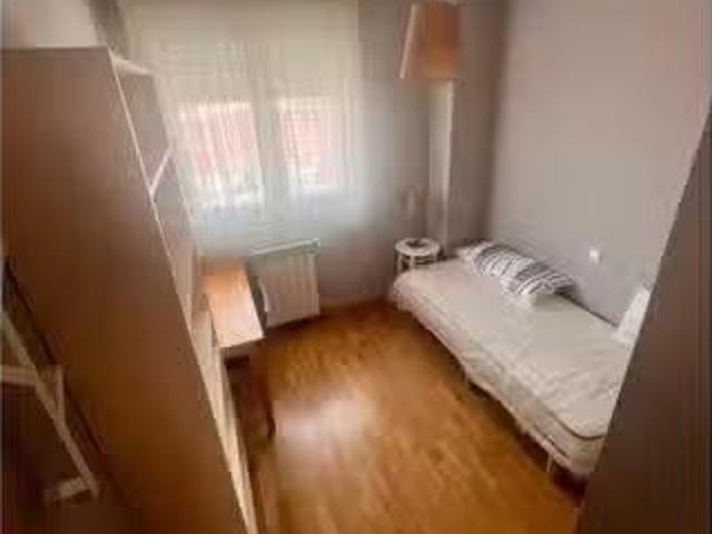 Acogedor Habitación en piso compartido en alquiler en Ensanche.