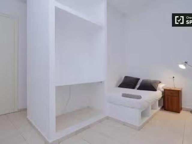 Acogedor Habitación en piso compartido en alquiler en El Raval.