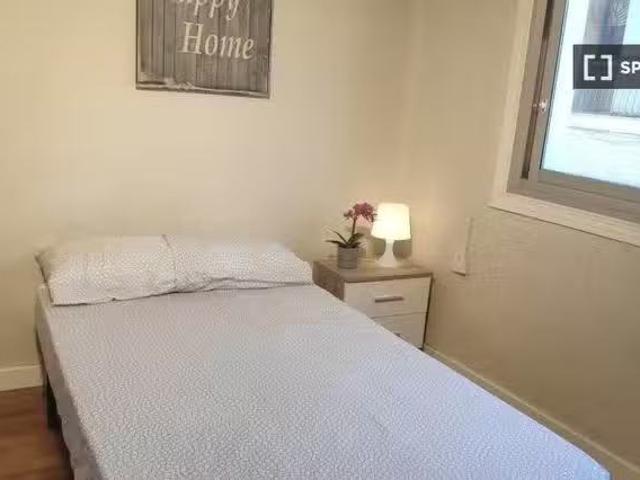 Bonito Habitación en piso compartido en alquiler en Numancia.