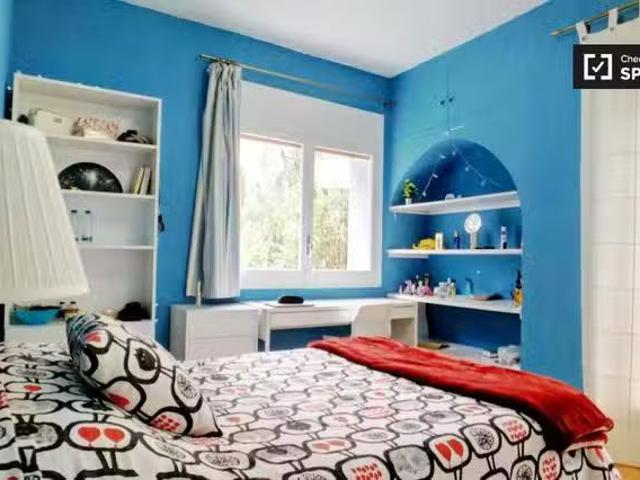 ¡Recién llegado! Habitación en piso compartido Hispanoamérica.