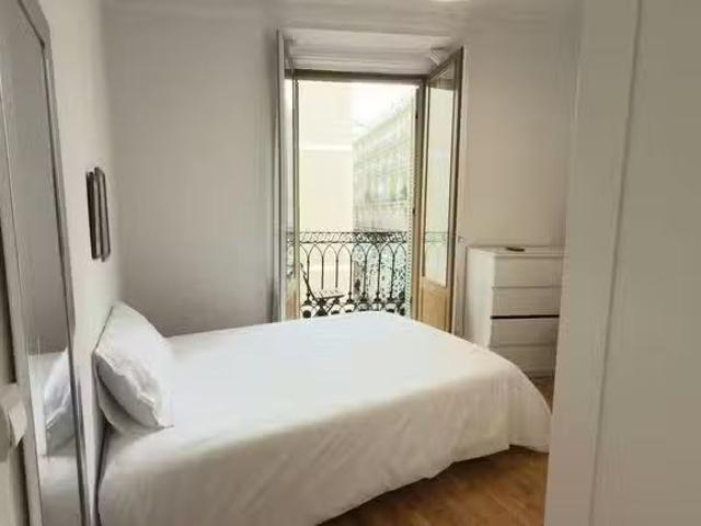 Bonito Habitación en Plaza de Isabel II, Centro