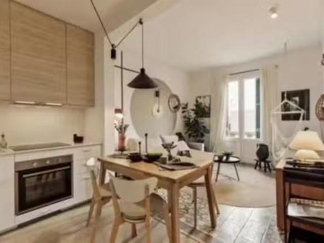 ¡Recién llegado! Habitación en Spain