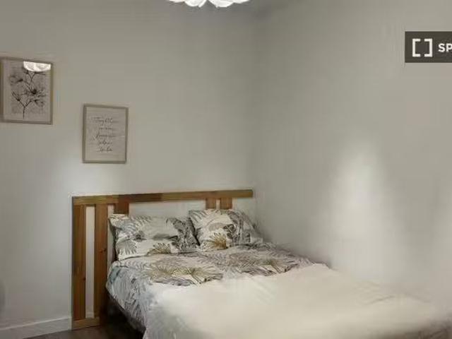 ¡Oferta! Se alquila habitación en Canyelles, Barcelona