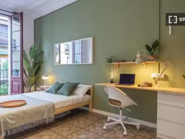 Nuevo Se alquila habitación en el apartamento de 6 dormitorios.