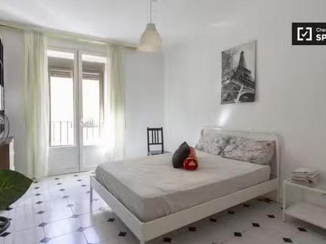 ¡Oferta! Se alquila habitación en elegante apartamento de 4 do.