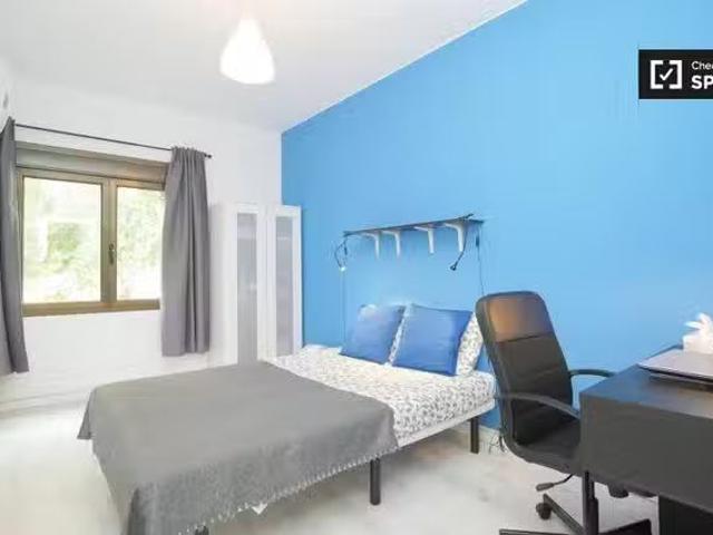 ¡Oferta! Se alquila habitación en piso compartido de 5 habitac.