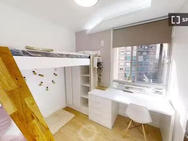 Bonito Se alquila habitación en piso compartido de 5 habitacio.