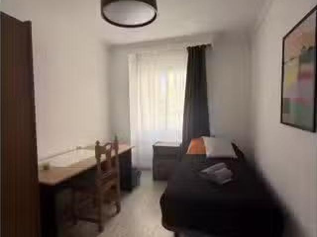 Bonito Se alquila habitación en piso compartido en La Trinidad.