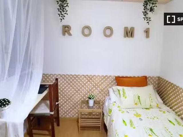 ¡Recién llegado! Se alquila habitación en piso de 4 dormitorio.